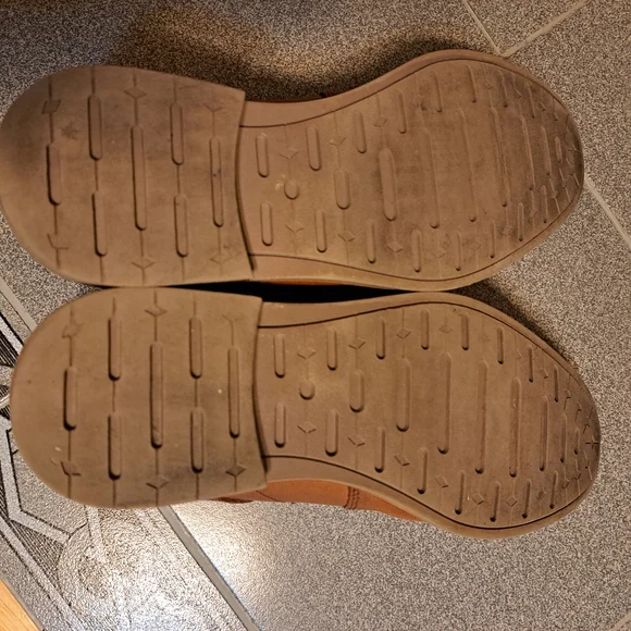 Christian Gallery Mens Elegant Tan Leather Oxfords Shoes Size 8.5 - Picture 4 of 5